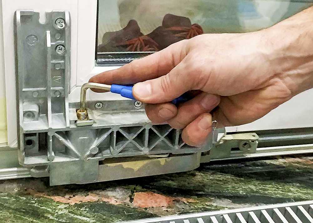 Регулировка фурнитуры на окнах